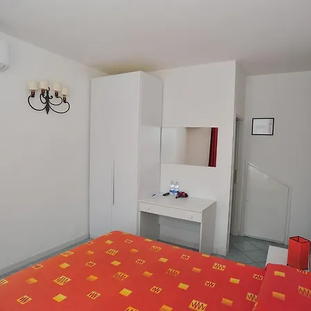 Ξενοδοχείο Dei 10 Colori 2*
