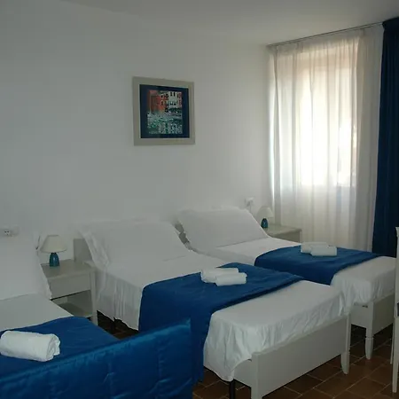 Ξενοδοχείο Dei 10 Colori 2*