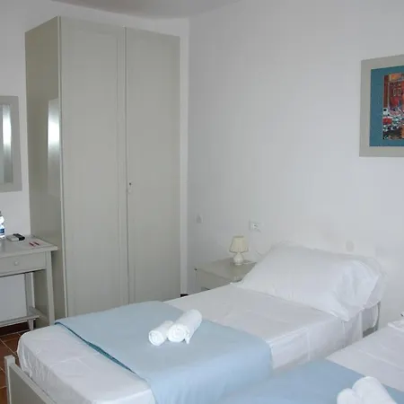 阿尔贝格戴10号克罗利旅馆 酒店 2*