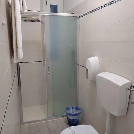 Dei 10 Colori מלון